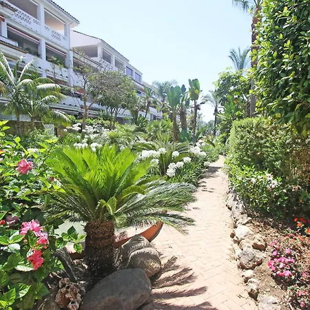 1105 Beachfront Golden Mile Apartment Marbella