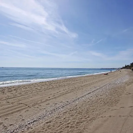 1105 Beachfront Golden Mile Apartment Marbella