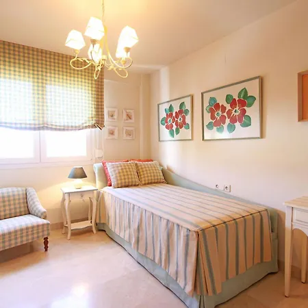 1105 Beachfront Golden Mile Apartment Marbella