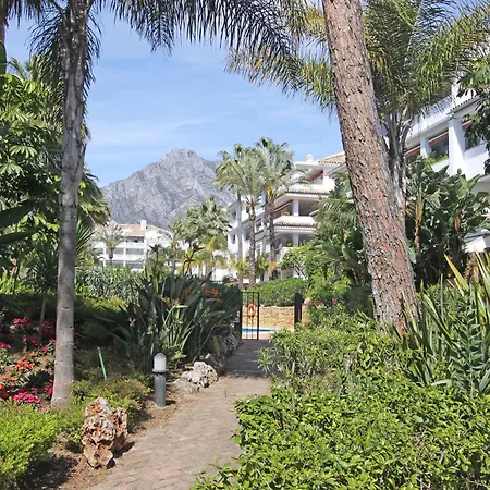 1105 Beachfront Golden Mile * Marbella